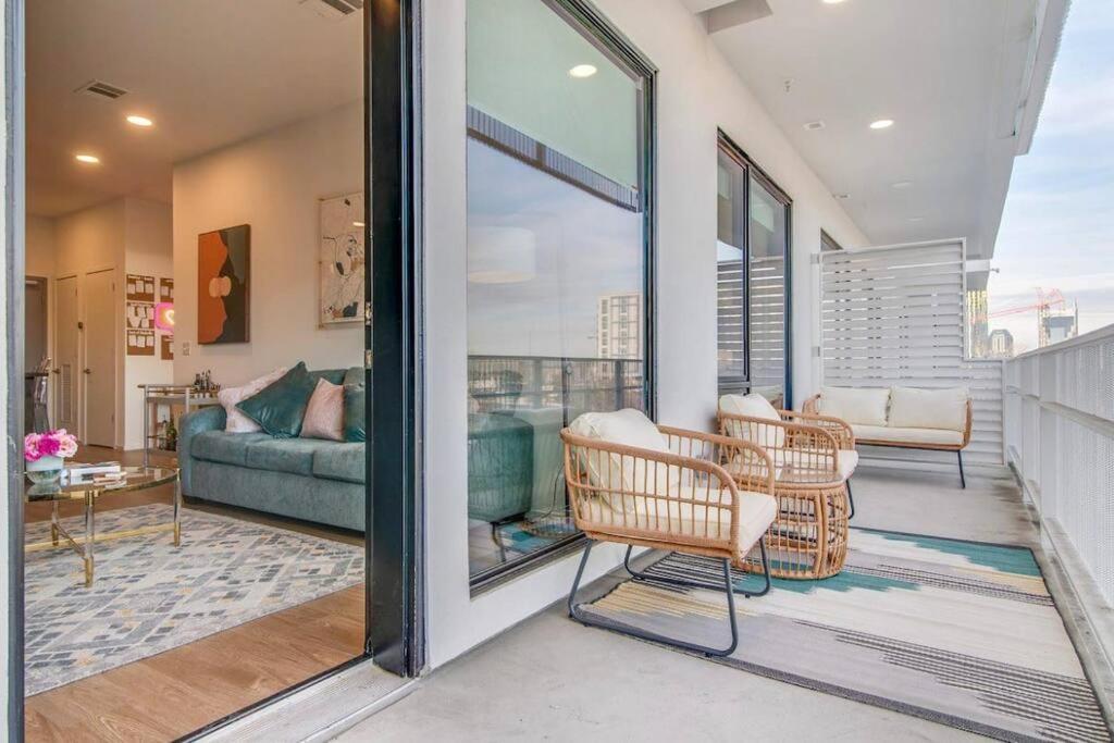 Stylish Downtown Condo W/ Pool & Parking Nashville Bagian luar foto
