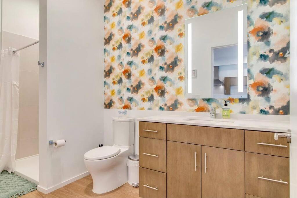 Stylish Downtown Condo W/ Pool & Parking Nashville Bagian luar foto