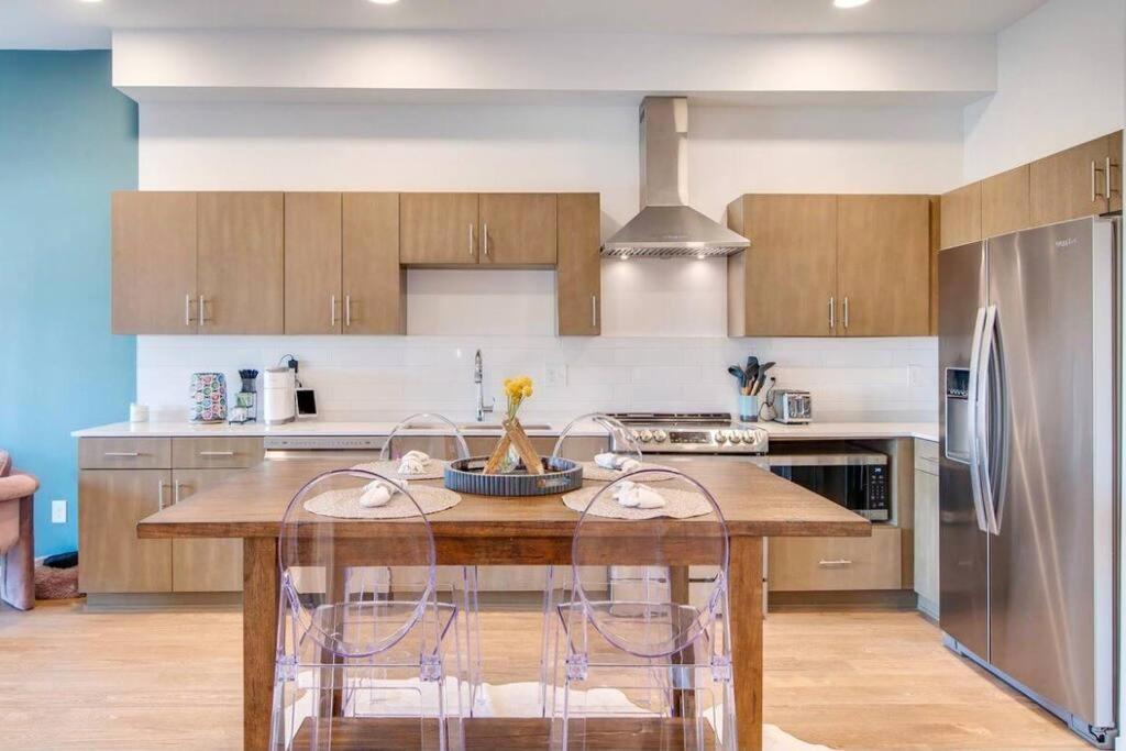 Stylish Downtown Condo W/ Pool & Parking Nashville Bagian luar foto