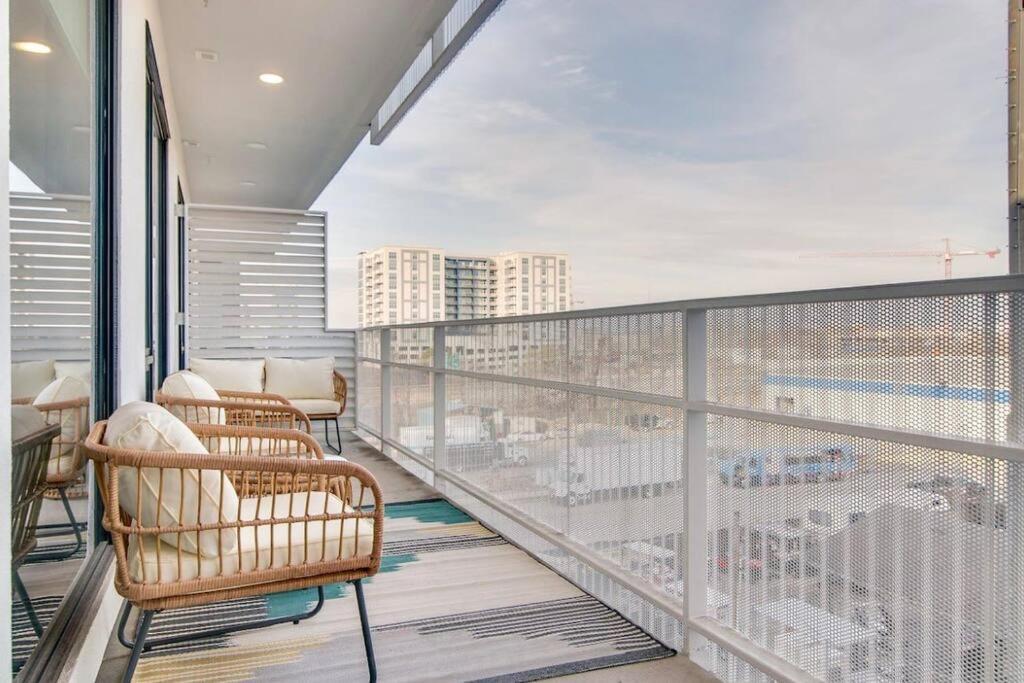 Stylish Downtown Condo W/ Pool & Parking Nashville Bagian luar foto