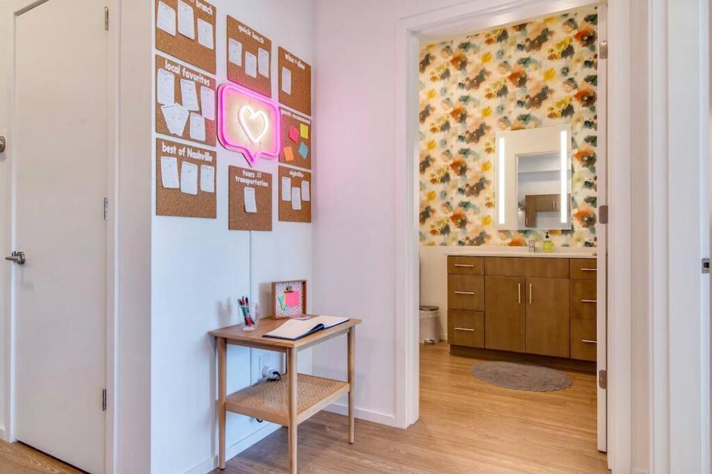 Stylish Downtown Condo W/ Pool & Parking Nashville Bagian luar foto