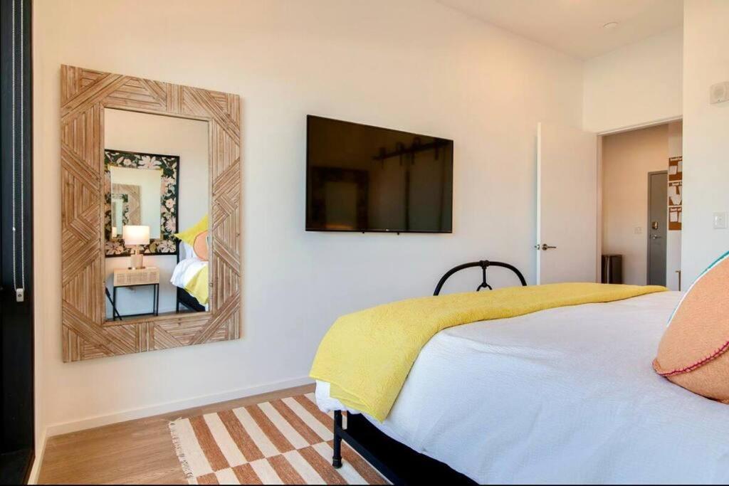 Stylish Downtown Condo W/ Pool & Parking Nashville Bagian luar foto