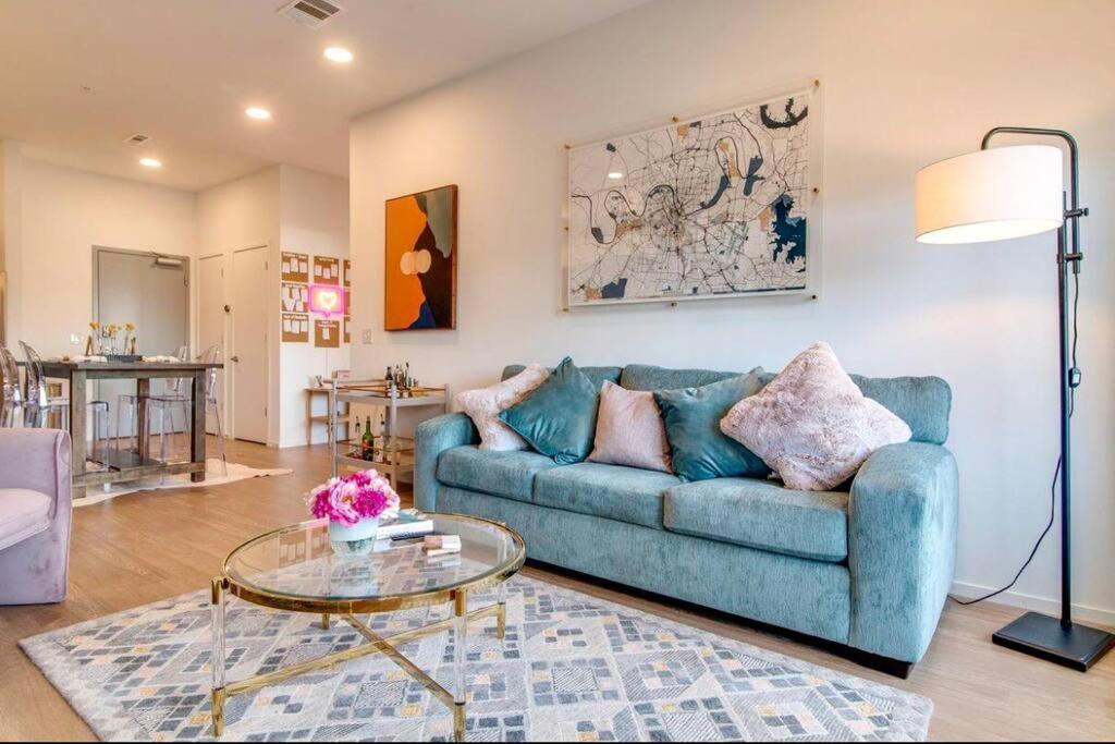 Stylish Downtown Condo W/ Pool & Parking Nashville Bagian luar foto